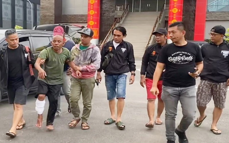 Pelaku Pembunuh Pria Terkubur dalam Kubangan Lumpur Tertangkap di Jawa Barat 