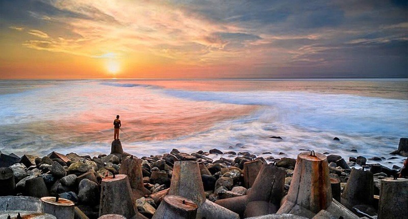 Pantai Glagah, Pemandangan Cantik Berpasir Hitam Bikin Wisatawan Susah Move On