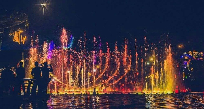 Taman Pelangi Jogja, Wisata Malam Estetik dengan Pemandangan Air Mancur Menari