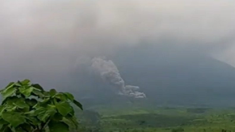 Gunung Semeru Muntahkan Awan Panas Guguran 4,5 Km, Warga Resah Takut Erupsi