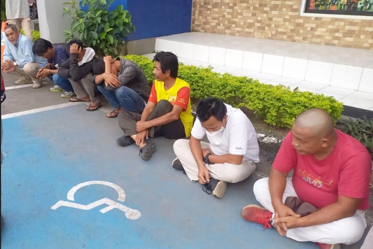 Kedapatan Bawa Sajam, 7 Jukir Liar di Palembang Ditangkap Polisi