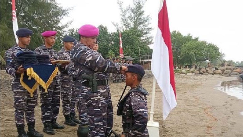 30 Prajurit TNI AL Lhokseumawe Jalani Tradisi Pembaretan di Pantai Krueng Geukueh