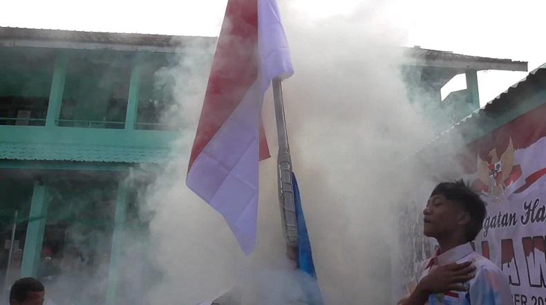 Peringati Hari Pahlawan, Pelajar SMP di Sidoarjo Gelar Teatrikal Perobekan Bendera Belanda