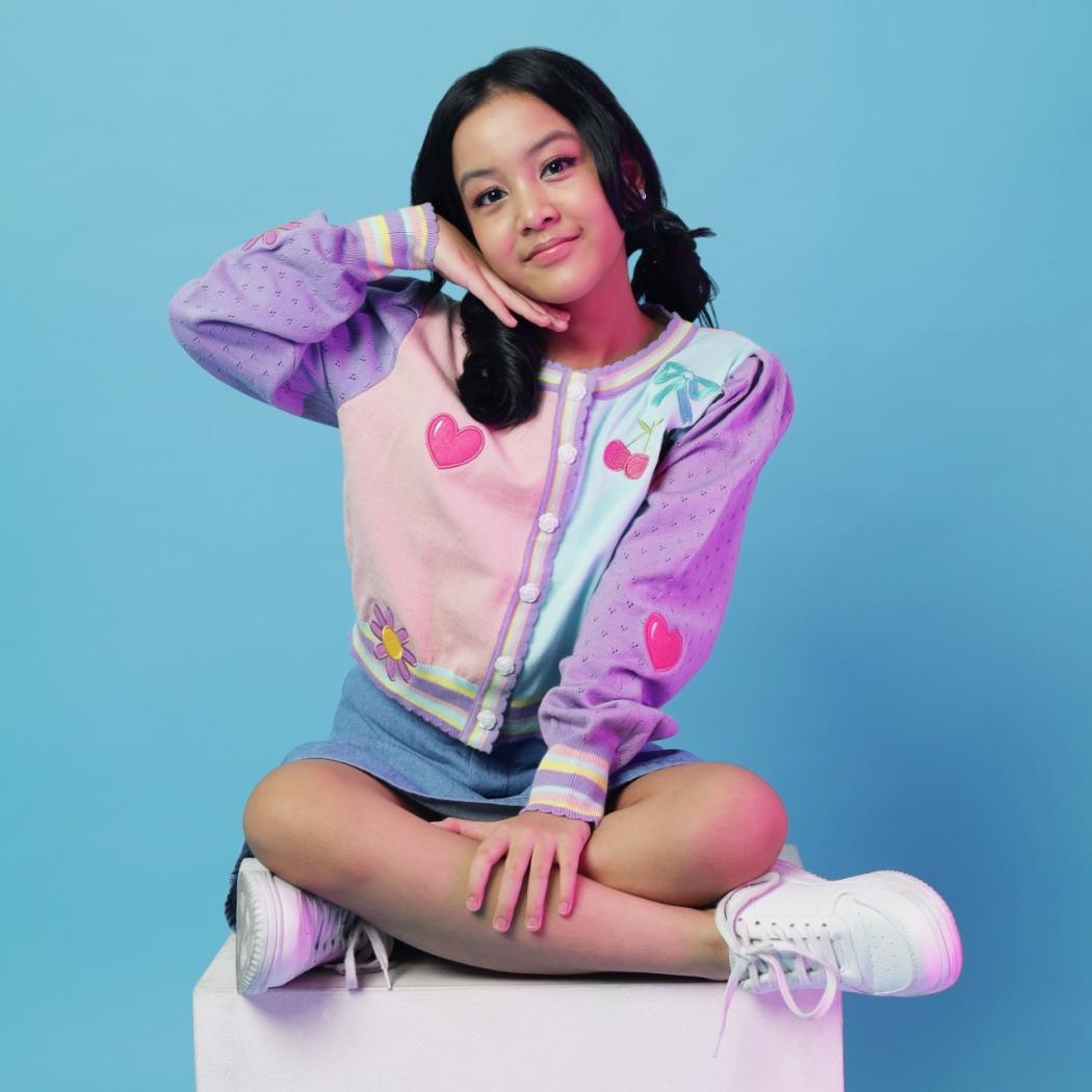 Pamela Membakar Semangat Pakai Lagu Serukan Pada Dunia 