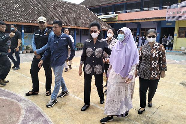 GKR Hemas dan Kepala Sekolah yang Atapnya Ambruk Minta Pelaksana Proyek Tanggung Jawab