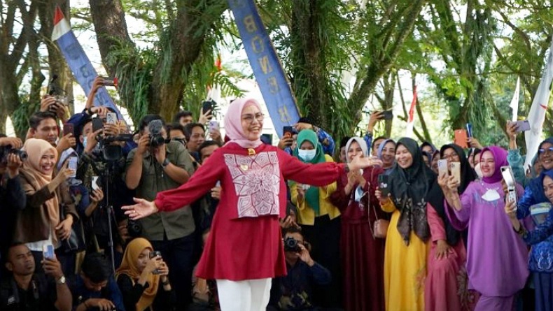 Meriahkan Hari Pahlawan, Bone Bolango Gelar Peragaan Busana Karawo
