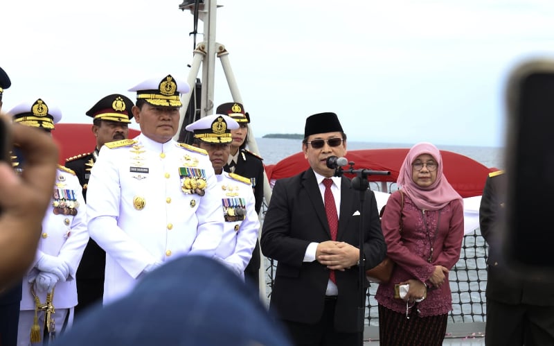 Kenang Jasa Para Pahlawan, Kemensos bersama TNI AL Gelar Upacara dan Tabur Bunga di Laut