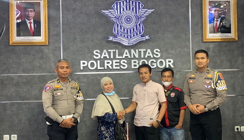 Cekcok Pemobil dan Ambulans di Bogor Berujung Damai 