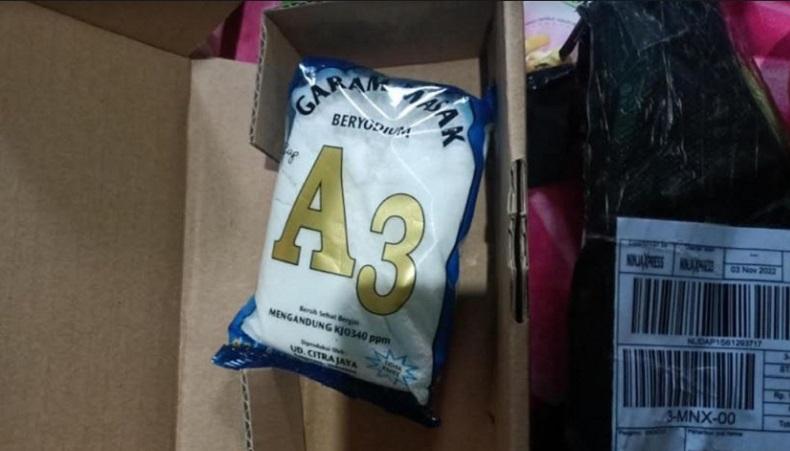 Warga Bekasi Beli Perangkat STB, Barang yang Datang Isinya Garam Dapur