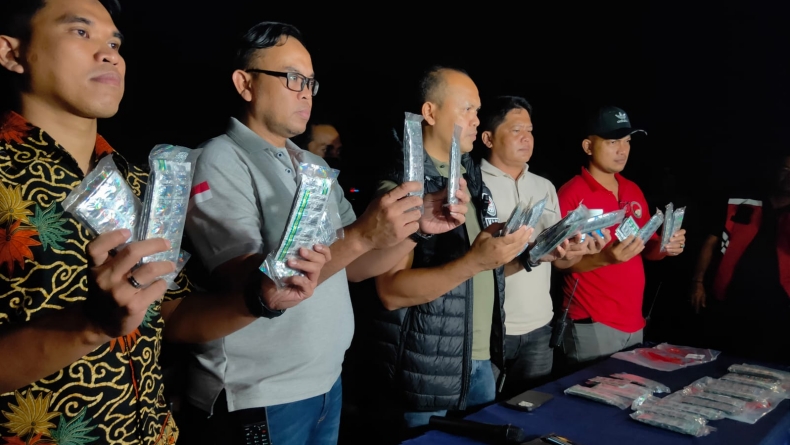Polisi Gerebek Sarang Peredaran Obat Daftar G di Bekasi, Ribuan Butir Tramadol Disita 