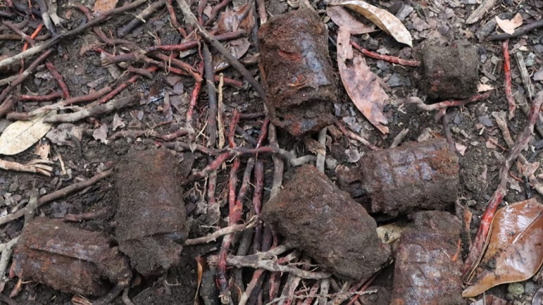 Warga Blitar Temukan Puluhan Granat Tertimbun saat Gali Tanah di Lahan Kosong
