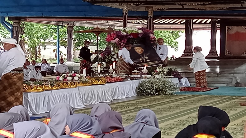 Haul Paku Buwono XII di Solo, Ini Makna Uborampe yang Disajikan