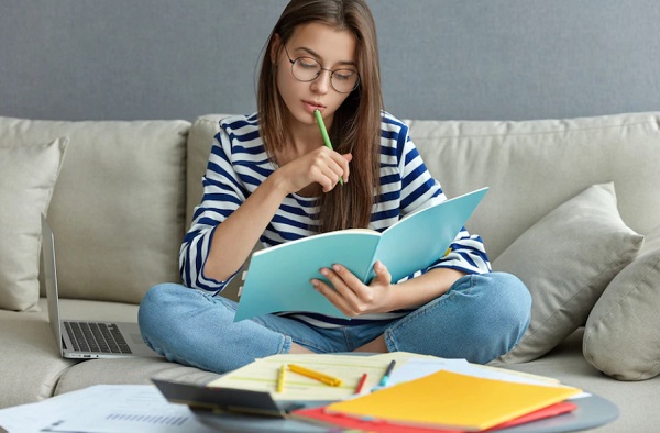 13 Contoh Hikayat, Pengertian, Ciri-ciri, Tujuan dan Jenisnya Lengkap