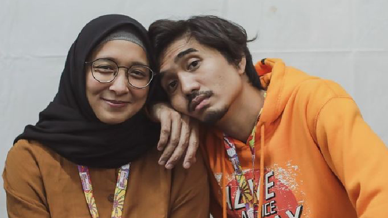 Potret Duta Sheila On 7 Bersama Istri, Nomor 3 Cocok Disebut ABG yang Sedang Kasmaran