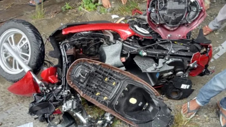 Adu Banteng dengan Kijang Innova, Honda Vario Ringsek Pengendara Tewas