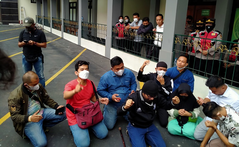 Teriakan Histeris Para Korban Investasi Bodong Binomo usai Vonis Indra Kenz: Kami Dirampok