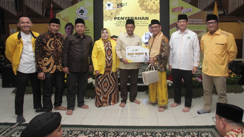 Airlangga Hartarto Berangkatkan Umrah Kiai dan Ustaz Buntet Pesantren Cirebon