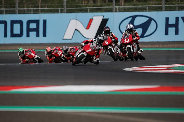 Keren! Pembalap Muda Indonesia Veda Ega Pratama Tampil di Red Bull MotoGP Rookies Cup 2024