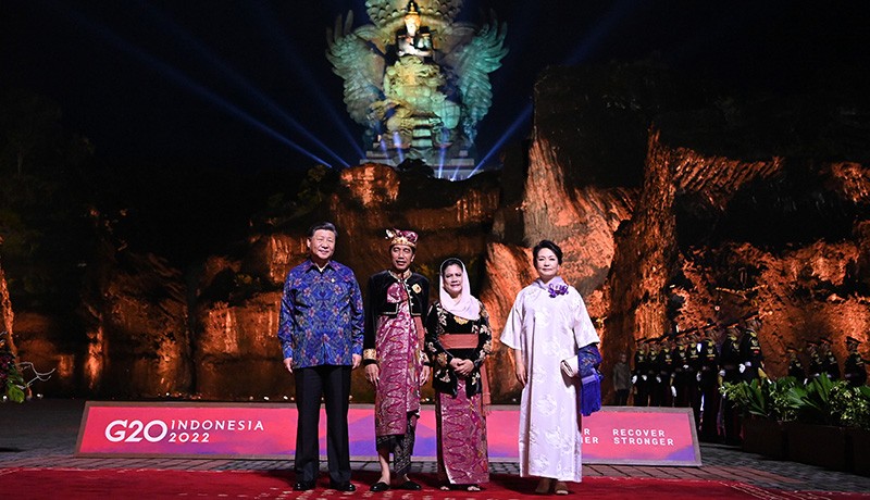 Gaya Gagah Presiden Jokowi Pakai Payas Agung di Welcoming Dinner G20 Summit