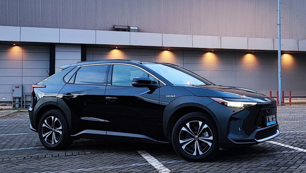 Jajal Mobil Listrik Toyota BZ4X, Kaget Bisa Parkir Sendiri