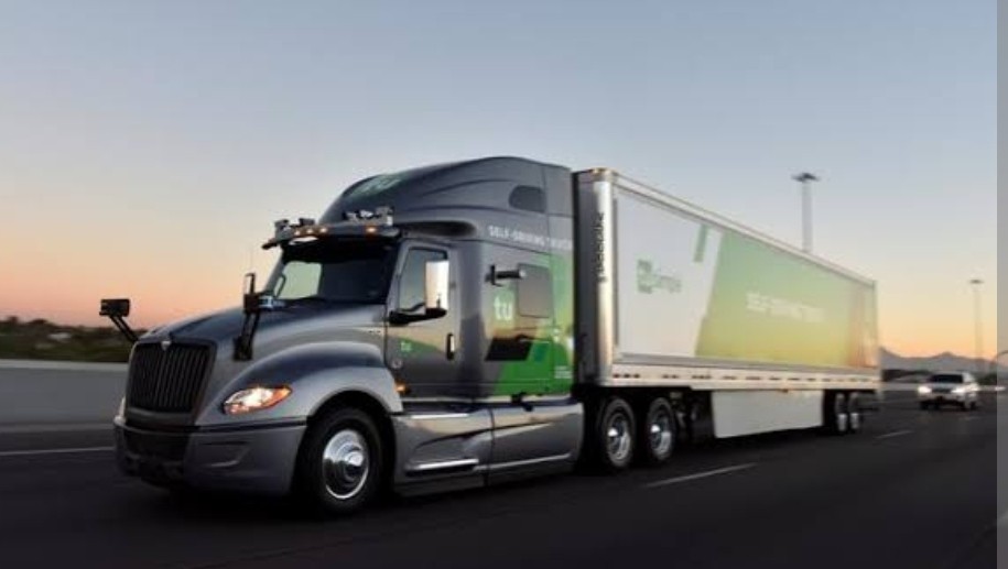 Berkendara di Belakang Truk Jangan Asal Nyalip, Pahami Arti Kode Sein Ini