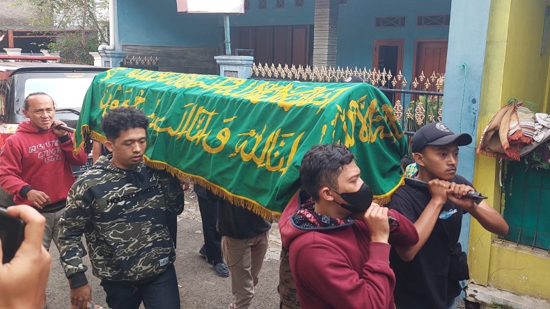 2 Jenazah Pria yang Ditemukan Terkapar di Cibeureum Tiba di Cimahi, Isak Tangis Pecah 