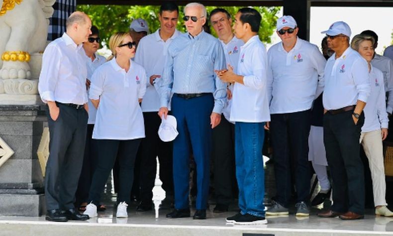 Foto-Foto Pemimpin G20 Tanam Mangrove di Bali, Presiden Jokowi Sebut Mereka Kaget