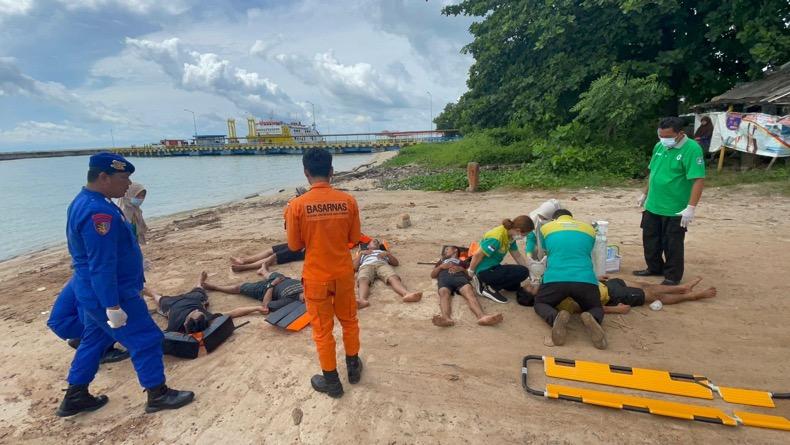 Hadapi Cuaca Ekstrem, Tim Gabungan Simulasi Tanggap Darurat Kecelakaan Laut di Bangka Barat