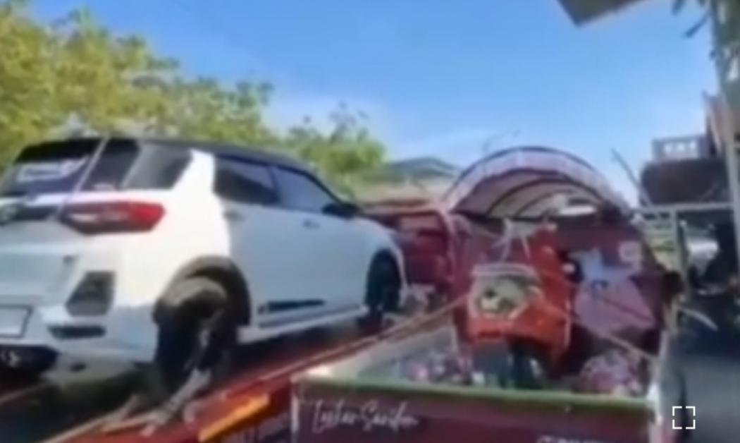 Viral Pengantin Pria Bawa Mahar Mobil dan Motor Vespa Diboyong Pakai Truk