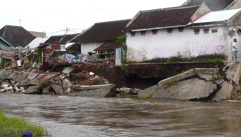 Tergerus Banjir, 3 Rumah di Lumajang Rusak Parah dan Rawan Ambruk