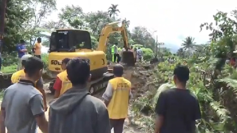 Kendaraan dari Padangsidimpuan-Sibolga Bisa Melintas, Longsor di Tapsel Sudah Dibersihkan