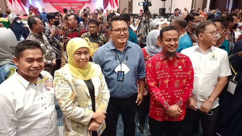 Misi Dagang ke Makassar, Gubernur Khofifah Ajak Investor Sulsel Buka Pabrik di SIER