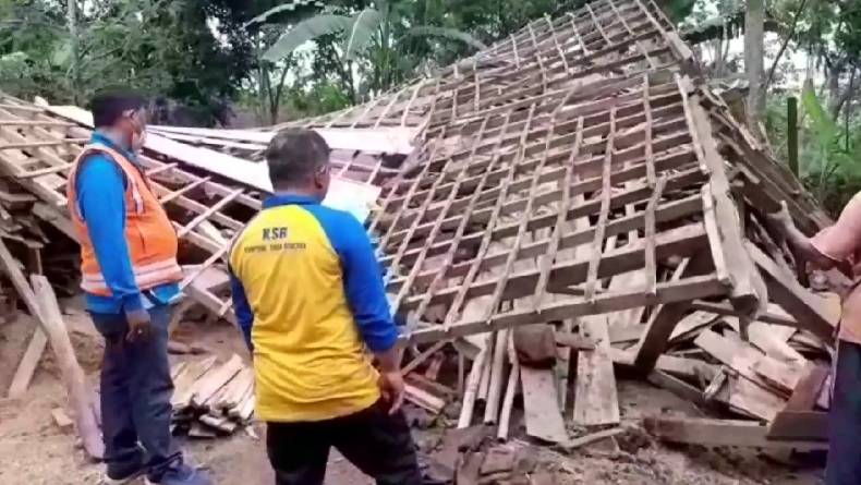 4 Rumah di Situbondo Porak-poranda Diterjang Hujan dan Angin Kencang