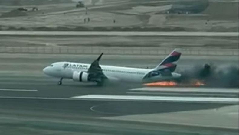 Tabrak Kendaraan saat Akan Lepas Landas, Pesawat Airbus Bawa Penumpang Terbakar di Bandara