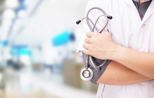 Parah, Perempuan Ini Pura-Pura Jadi Dokter Ikut Operasi Pasien padahal Lulusan SMA