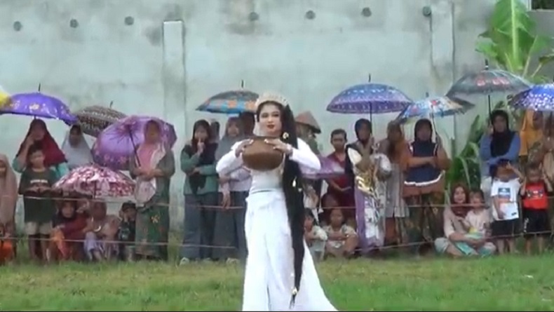 Ritual Siu Langit Banyu Pamuci Loteng, Satukan Air dari 7 Sumur yang Konon Dijaga Ular Naga