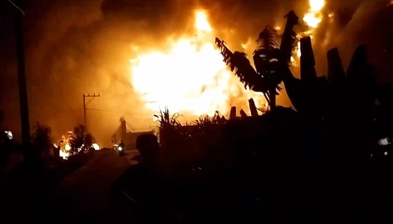 Kebakaran Hebat 2 Pabrik Pengolahan Karet di Asahan, Warga Sekitar Panik Selamatkan Diri