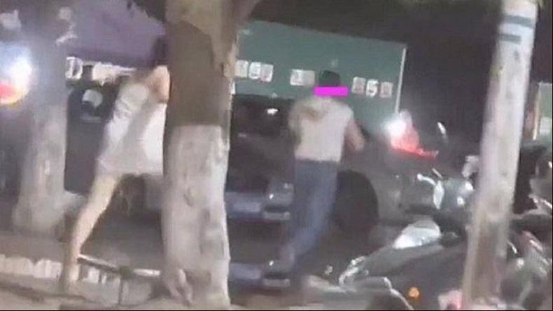 Video Perempuan Berbalut Handuk Kejar-Kejar Pria Viral di Medsos, Ternyata Ini Pemicunya