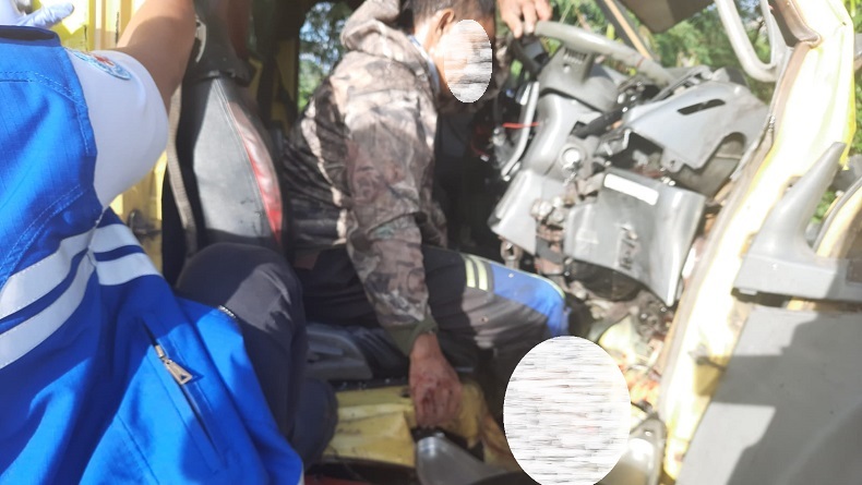 Ngeri, Tabrakan di Tol Cipularang, Kaki Sopir Putus Tergencet Bodi Ringsek 