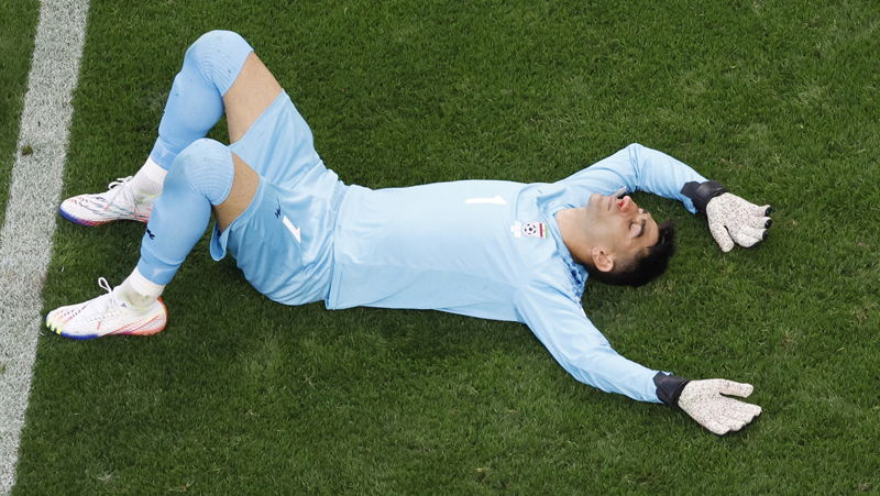 Kiper Iran Tetap Main meski Berdarah-darah, Protokol Kesehatan Piala Dunia 2022 Disorot