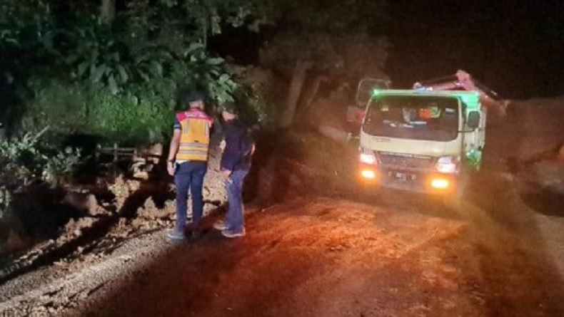 Sempat Tertutup Longsor, Jalur Cianjur-Cipanas Dibuka Kembali