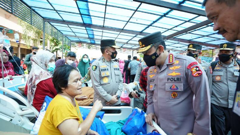 Kapolri Tinjau Lokasi Gempa Cianjur, Pastikan Warga Terima Bantuan