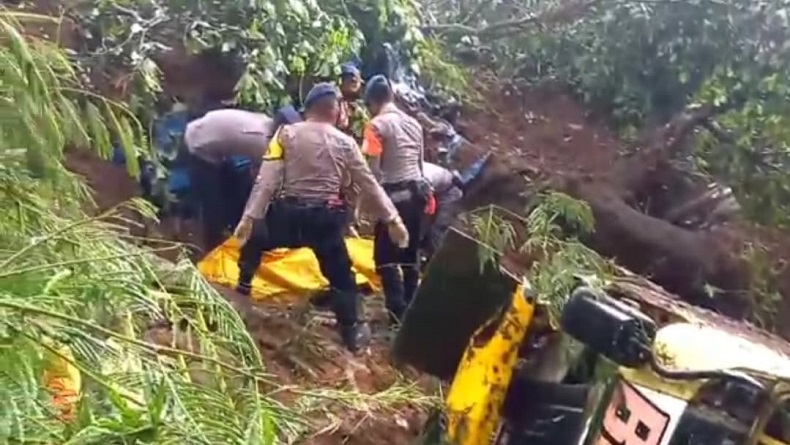 Gempa Cianjur, 16 Anjing Pelacak Cari Korban Tertimbun Longsor dan Bangunan
