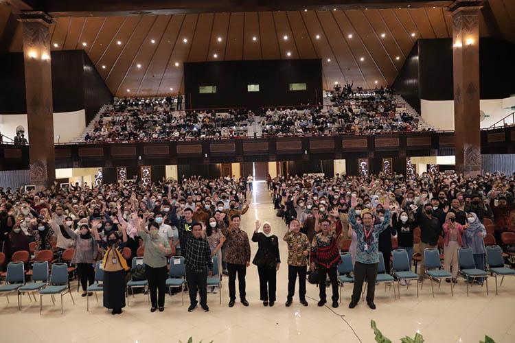 Bekali Wisudawan, Menaker Ida Fauziyah Minta UGM Tak Sumbang Pengangguran Berpendidikan