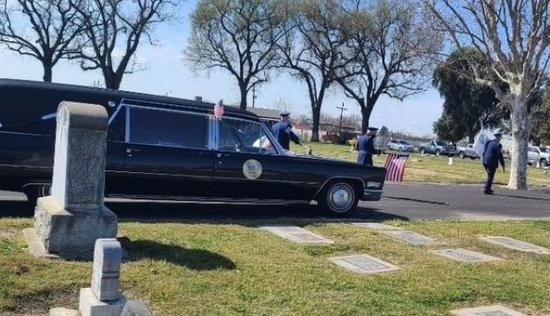 Serem! Pengantin Menikah di Rumah Duka, Datang Pakai Mobil Jenazah