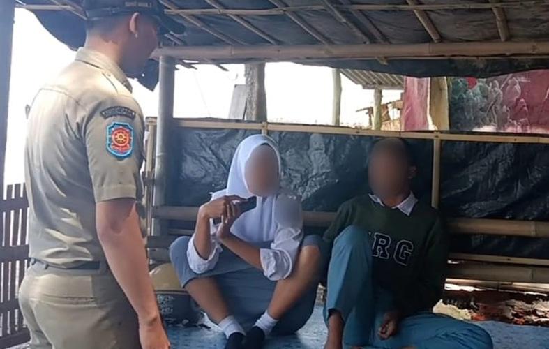 Asyik Berduaan di Gubuk, Sepasang Pelajar Digaruk Satpol PP Pemalang