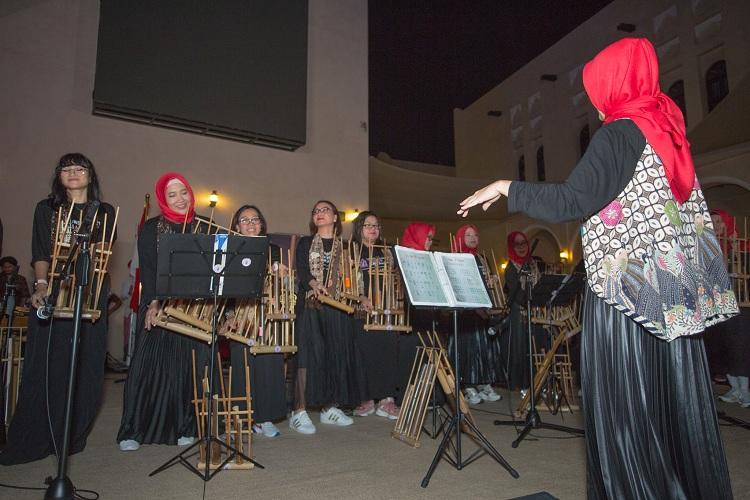 Mantap! Konser Angklung Saung Udjo Hibur Suporter Piala Dunia 2022 di Qatar