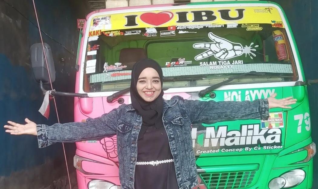 Cerita Menyentuh Hati Sopir Truk Cantik Syarifah Firdausi Santuni Kaum Dhuafa, Janda dan Anak Yatim