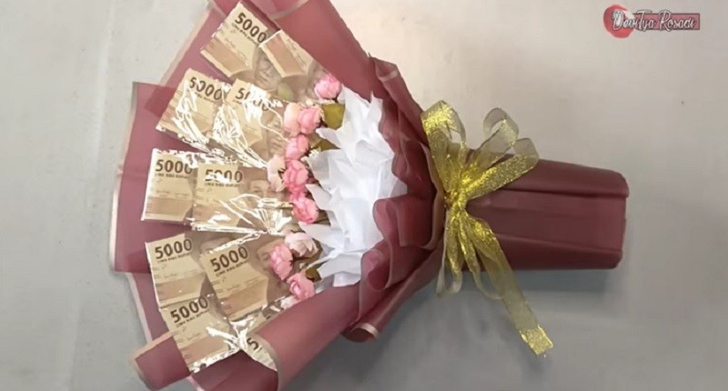 Cara Membuat Buket Uang Rp5.000 yang Simpel, Cocok untuk Hadiah Ulang Tahun