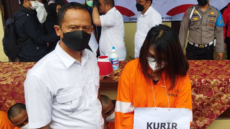Terimpit Ekonomi, Janda Cantik Nekat Jadi Pengedar Sabu di Malang